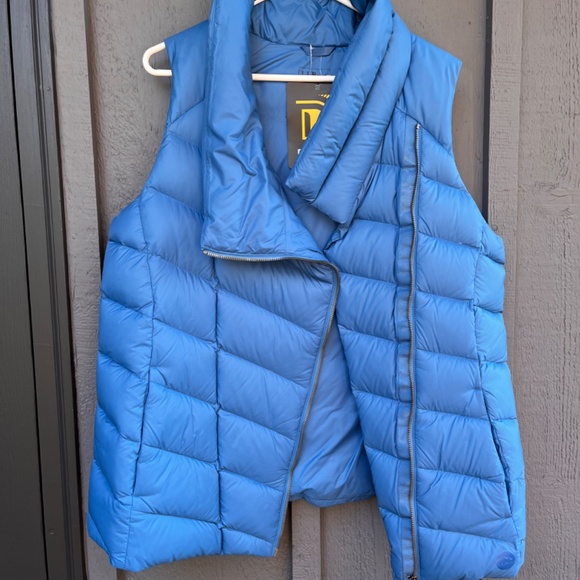 L.L. Bean Women's Boundless Down Puffer Vest - Picture 1 of 4